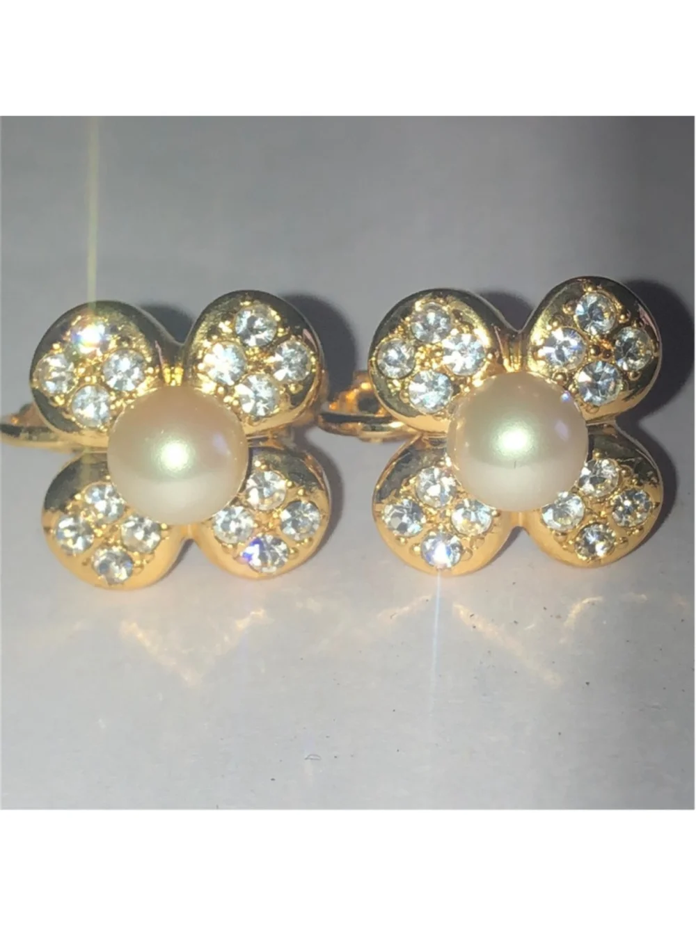 Elegant Gold Tone and Faux Pearl Flower Vintage Retro Boho Clip On Earrings